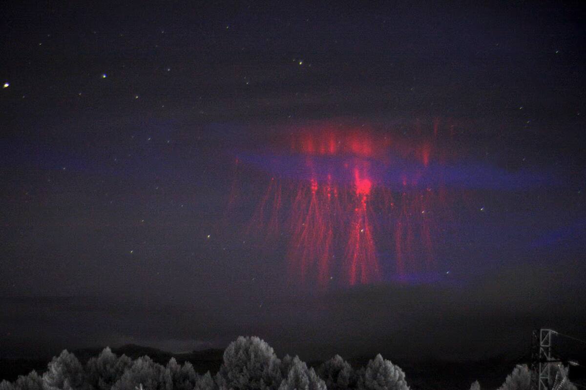 Imagen compuesta y coloreada del duende rojo captado el 21 de septiembre de 2019