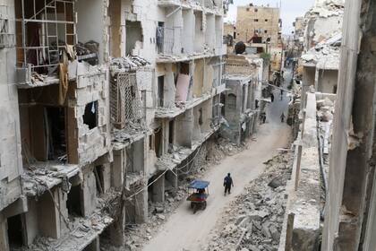 Imagen de Aleppo, Siria, destruida por la guerra. Irán y Rusia compiten por invertir en la reconstrucción del país
