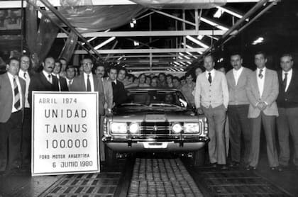 Imagen de archivo de cuando la producción del Ford Taunus alcanzó las 100.000 unidades