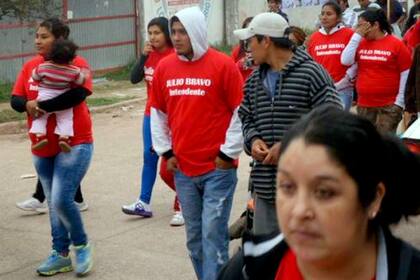Imagen de Ariel Velázquez durante una marcha de la Juventud Radical; la foto fue twiteada anoche por el senador Morales, en respuesta a la Presidenta, quien puso en duda la militancia radical del joven asesinado