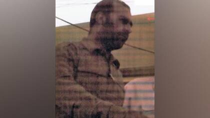 Imagen de CCTV previamente inédita de Ibrahim Awad al Badri, alias al Baghdadi, tomada en 2003 y suministrada por la inteligencia iraquí