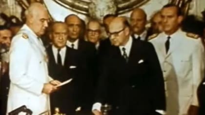 Imagen de la asunción de Arturo Mor Roig como ministro en el gobierno de facto de Agustín Lanusse