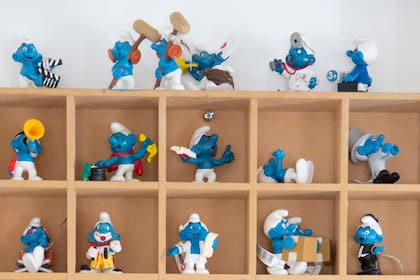 Imagen de la colección de oficios de los famosos personajes azules creados por el belga Peyo a fines de los años cincuenta.