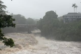 Lala se degrada a tormenta tropical y provoca fuertes lluvias y vientos en Hawái