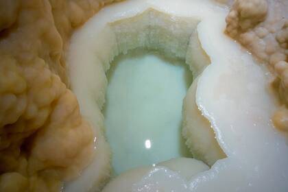 Imagen de la piscina subterránea “virgen“, encontrada en la cueva Lechuguilla, en el estado de New Mexico, Estados Unidos (Facebook)