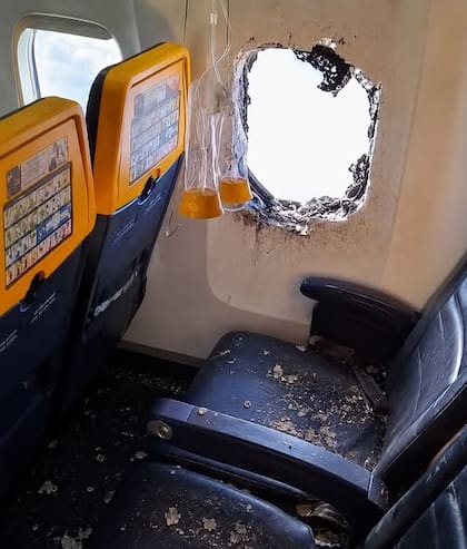 Imagen de la ventanilla del incidente del vuelo de Ryanair. Fuente: X