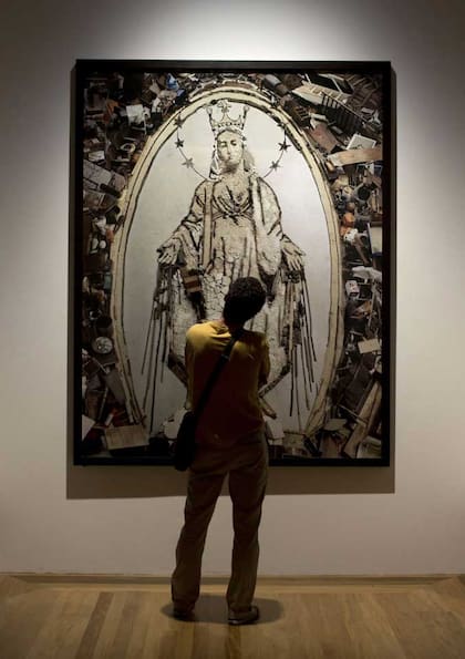 Imagen de la Virgen según la original estética de Vik Muniz