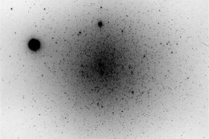 Imagen de una placa fotográfica de 1945, que fue digitalizada para el catálogo Digital Access to a Sky Century de Harvard