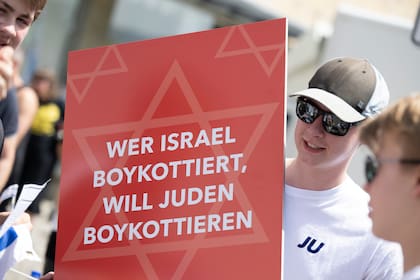 Imagen de una protesta en la apertura de la última edición de la feria Documenta, en Kassel