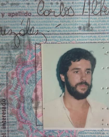 Imagen del pasaporte con el cual Carlos ingresó a España en el 89.
