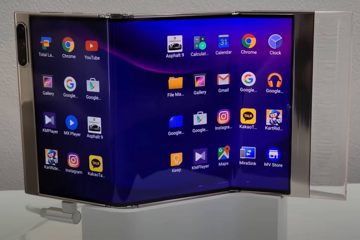 Imagen del prototipo de teléfono móvil plegable de Samsung, equipado con una pantalla que se puede doblar dos veces