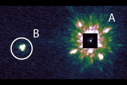 Imagen del supuesto sistema binario con KIC 8462852 B a la izquierda (una enana roja) y KIC 8462852 a la derecha