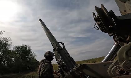 Imagen difundida por los medios rusos de un video del Ministerio de Defensa en el que muestra varios ataques del ejército ruso a Ucrania