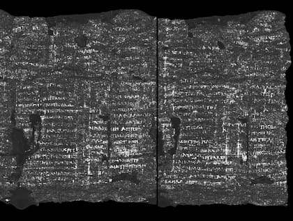 Imagen generada a partir de escaneos de rayos X que permitió revelar escritura oculta en un papiro carbonizado por la erupción del Vesubio hace casi 2000 años