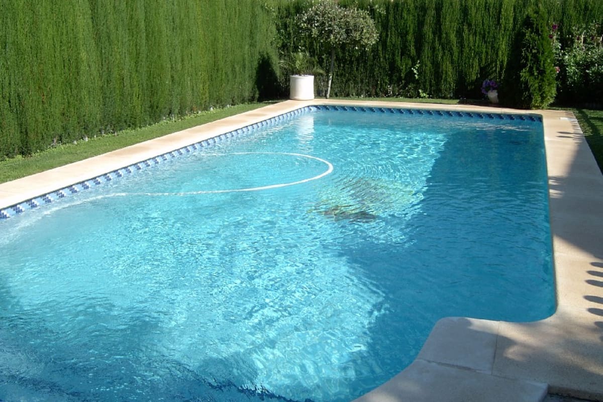 (Imagen ilustrativa) El episodio ocurrió pasadas las 13 cuando un llamado al servicio de emergencias alertó que una nena se había caído a una pileta de una vivienda de Punta Alta