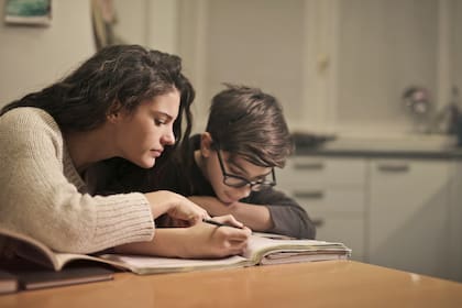 Imagen ilustrativa. La respuesta del alumno sobre su madre se volvió viral (Foto: PEXELS)