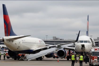 Imagen que muestra daños en el área de la nariz de uno de los Delta CRJ900