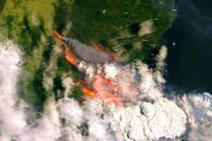 Una imagen satelital de los incendios