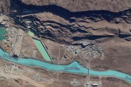 Imagen satelital del área de la represa Néstor Kirchner, originalmente llamada Cóndor Cliff