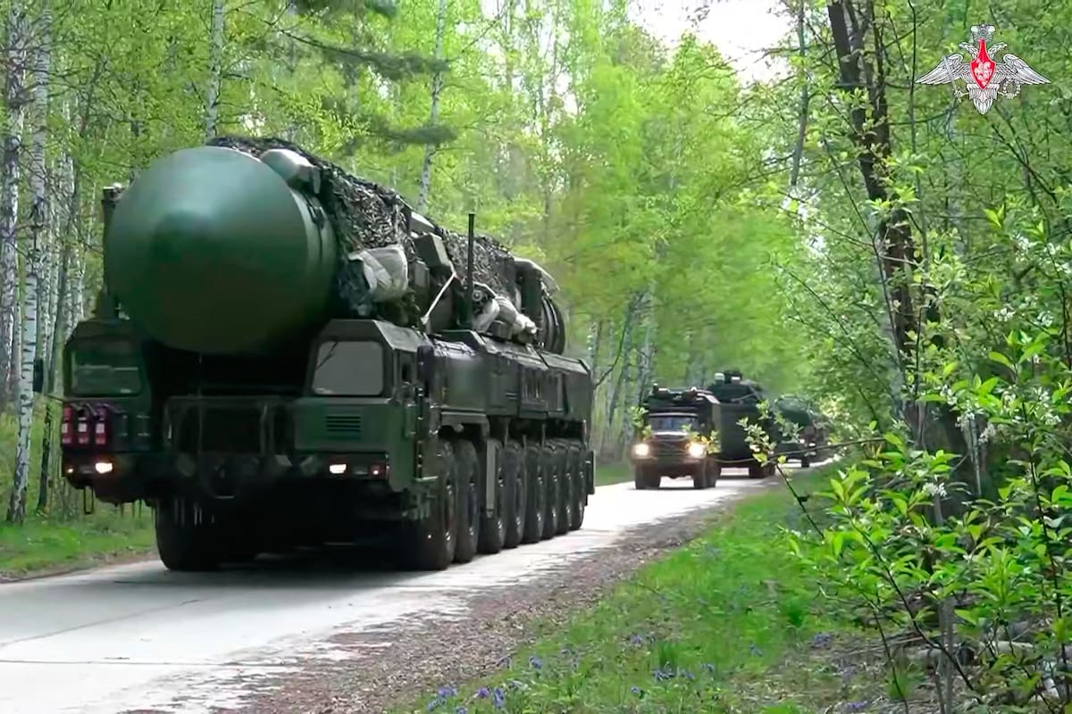 Imagen tomada de video entregado por el Servicio de Prensa del Ministerio de Defensa de Rusia, el 21 de mayo del 2026, que muestra un misil Yars en medio de maniobras militares con Bielorrusia