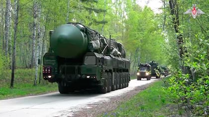 Imagen tomada de video entregado por el Servicio de Prensa del Ministerio de Defensa de Rusia, el 21 de mayo del 2026, que muestra un misil Yars en medio de maniobras militares con Bielorrusia
