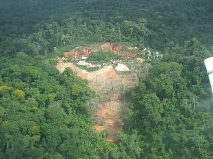 Imagen tomada en 2009 en la mina ilegal 13 de Maio, la zona donde se perdió y fue localizado el piloto Antonio Sena