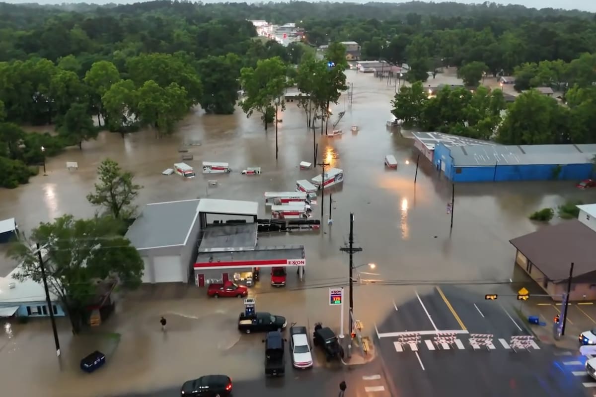 Imágenes aéreas muestran las inundaciones que cortan la circulación en importantes caminos de Texas