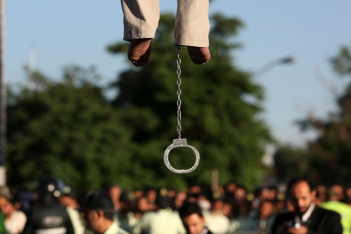 Imágenes como esta, registrada tras un ahorcamiento en 2011, se han multiplicado en Irán en los últimos dos años. Solo en 2025 fueron ejecutadas 1639 personas.