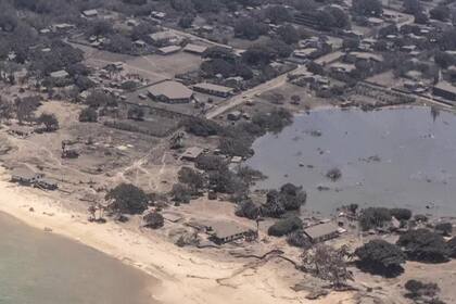 Imágenes de Tonga muestran devastación tras la erupción seguida por un tsunami
