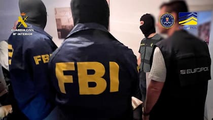 Imágenes del operativo en España del desmantelamiento de una estructura de difusión de propaganda de ISIS