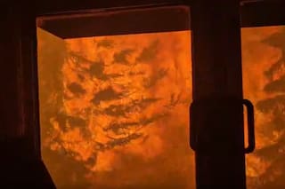 Un tren quedó atrapado en un incendio forestal en Canadá mientras una ola de calor extrema golpea América del Norte