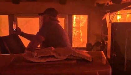 Imágenes del tren atrapado en el incendio en Ontario, Canadá
