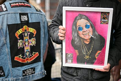 Imágenes del último adión a Ozzy Osbourne, a fines de julio de este año (Photo by Ben STANSALL / AFP)