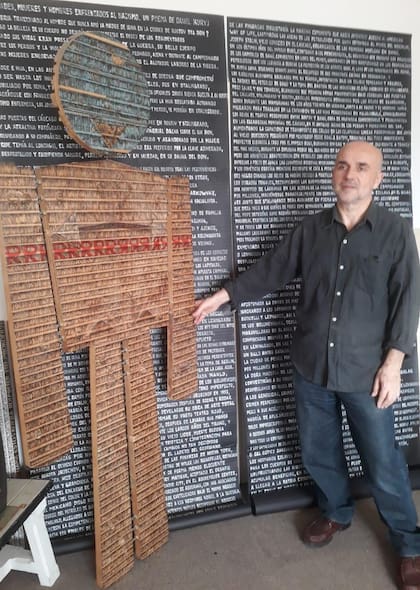 Imágenes y textos conviven en la obra del artista argentino de ascendencia ucraniana