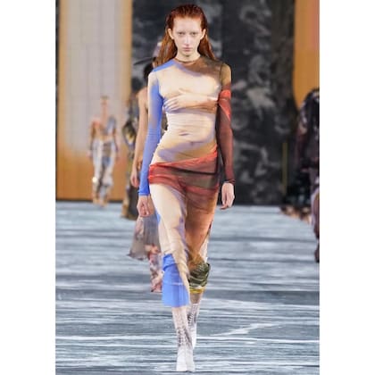 Iman Kaumann, hija de Miuki Madelaire, es una de las modelos argentinas en franco ascenso. Tras su paso por el Milan Fashion Week, voló a Paris y subió a la pasarela de Balmain