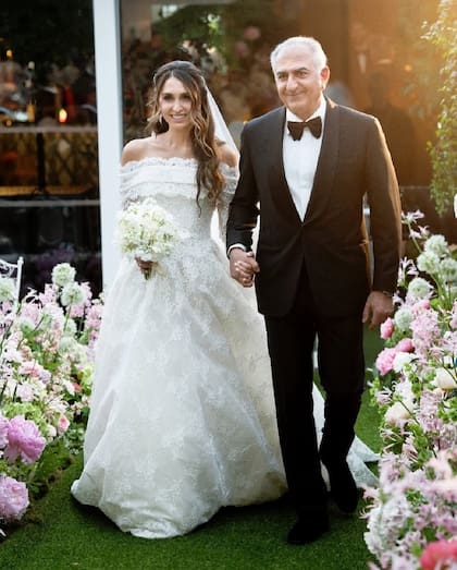 Iman y su padre, Reza Pahlavi el día de su boda, que cubrió la revista Vogue, en París