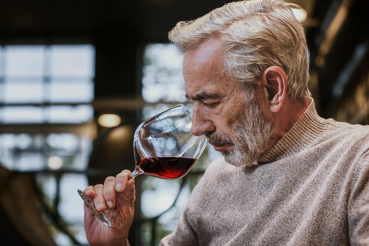 Imanol Arias, produce actualmente su vino Bruto en Jumilla, España