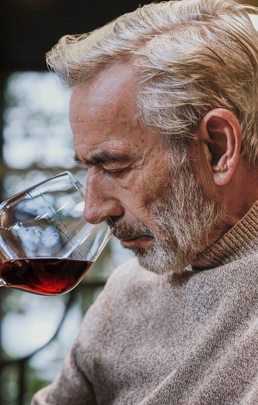 Imanol Arias, produce actualmente su vino Bruto en Jumilla, España