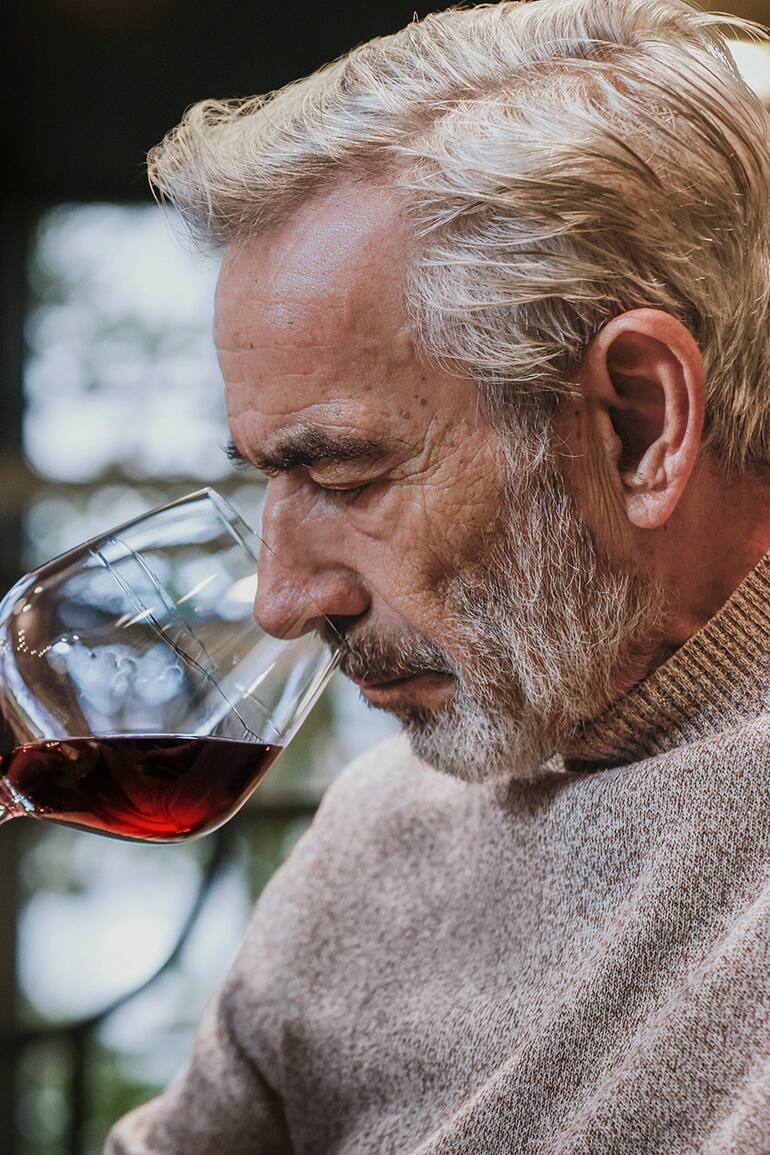 Imanol Arias, produce actualmente su vino Bruto en Jumilla, España