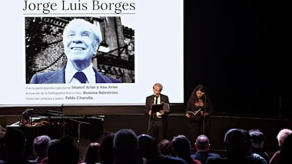 Imanol Arias y Ana Arias leyeron fragmentos de "El Aleph", en el homenaje a Borges