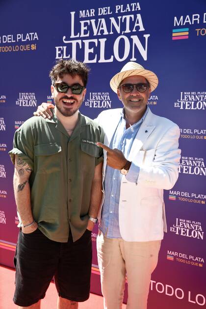 Imanol Rodríguez y Mariano Iúdica presentes. Los actores forman parte del elenco de Una familia de locos, comedia con dirección de "Bicho" Gómez que se ofrece en el Provincial