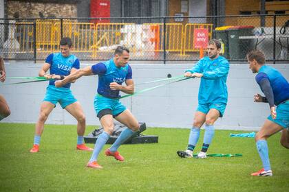 Imhoff y Moyano, durante el entrenamiento bajo la lluvia de los Pumas