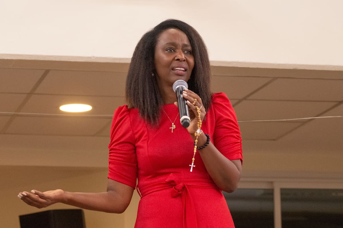 Immaculée Ilibagiza en el colegio Michael Ham
