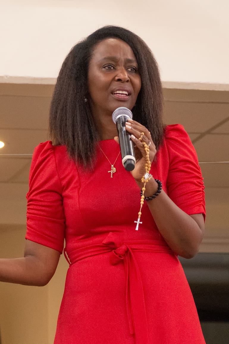 Immaculée Ilibagiza en el colegio Michael Ham