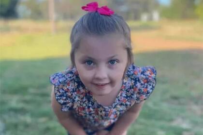 Imogen tenía cinco años y falleció tras atragantarse con un pedazo de salchicha mientras merendaba en el auto de su padre