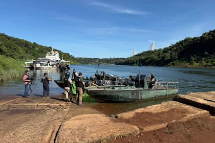 Impactante tiroteo de contrabandistas contra miembros de Prefectura en el río Paraná durante el secuestro de mercadería.