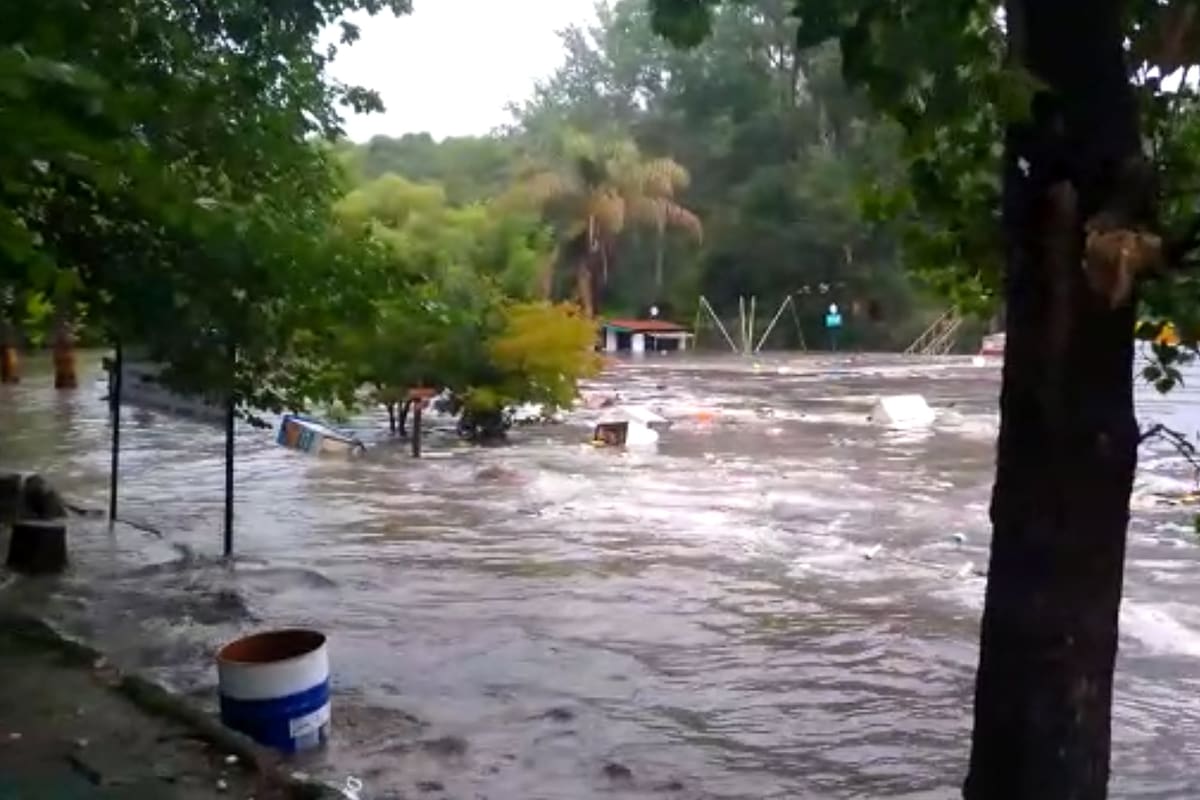 Impactantes desbordes de ríos en La Falda y Villa Giardino