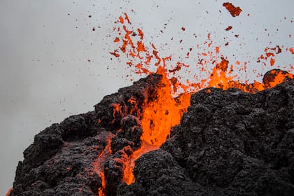 Impactantes imágenes de la erupción del volcán Fagradalsfjall en Islandia, el año pasado