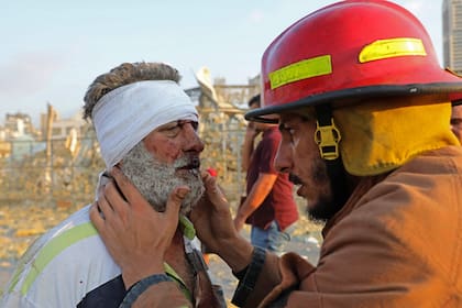 Los rescatistas trabajaron a destajo con los heridos y entre los escombros para hallar sobrevivientes