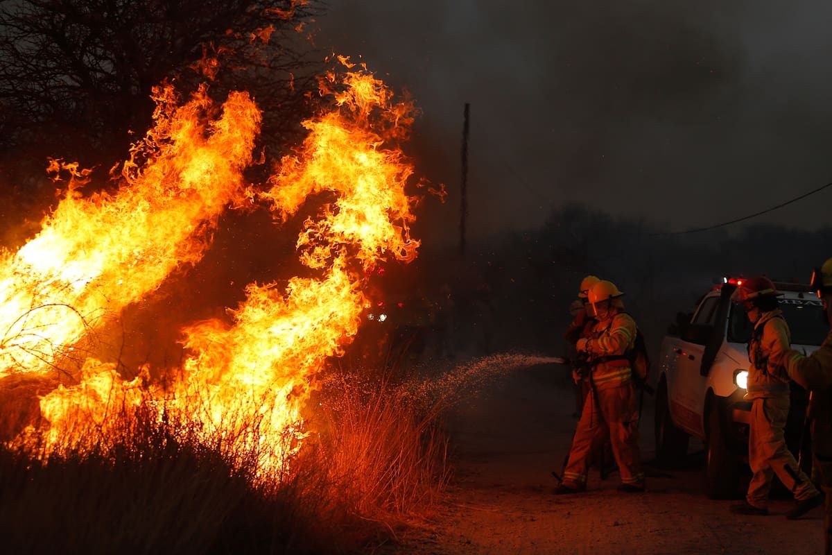 Impactantes imágenes de los incendios que arrasan con el norte de Córdoba